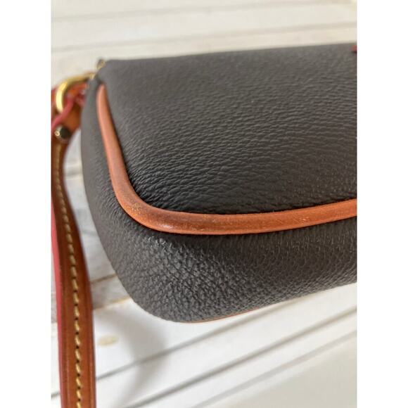 DOONEY & BOURKE SMALL BROWN PVC LEATHER CROSSOBDY BAG - Picture 7 of 16